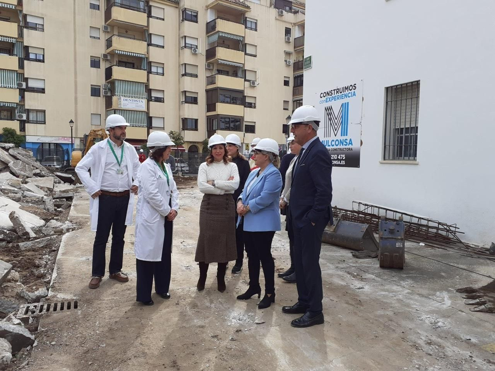 La visita institucional a los trabajos de ampliación del centro de salud. La visita institucional a los trabajos de ampliación del centro de salud.
