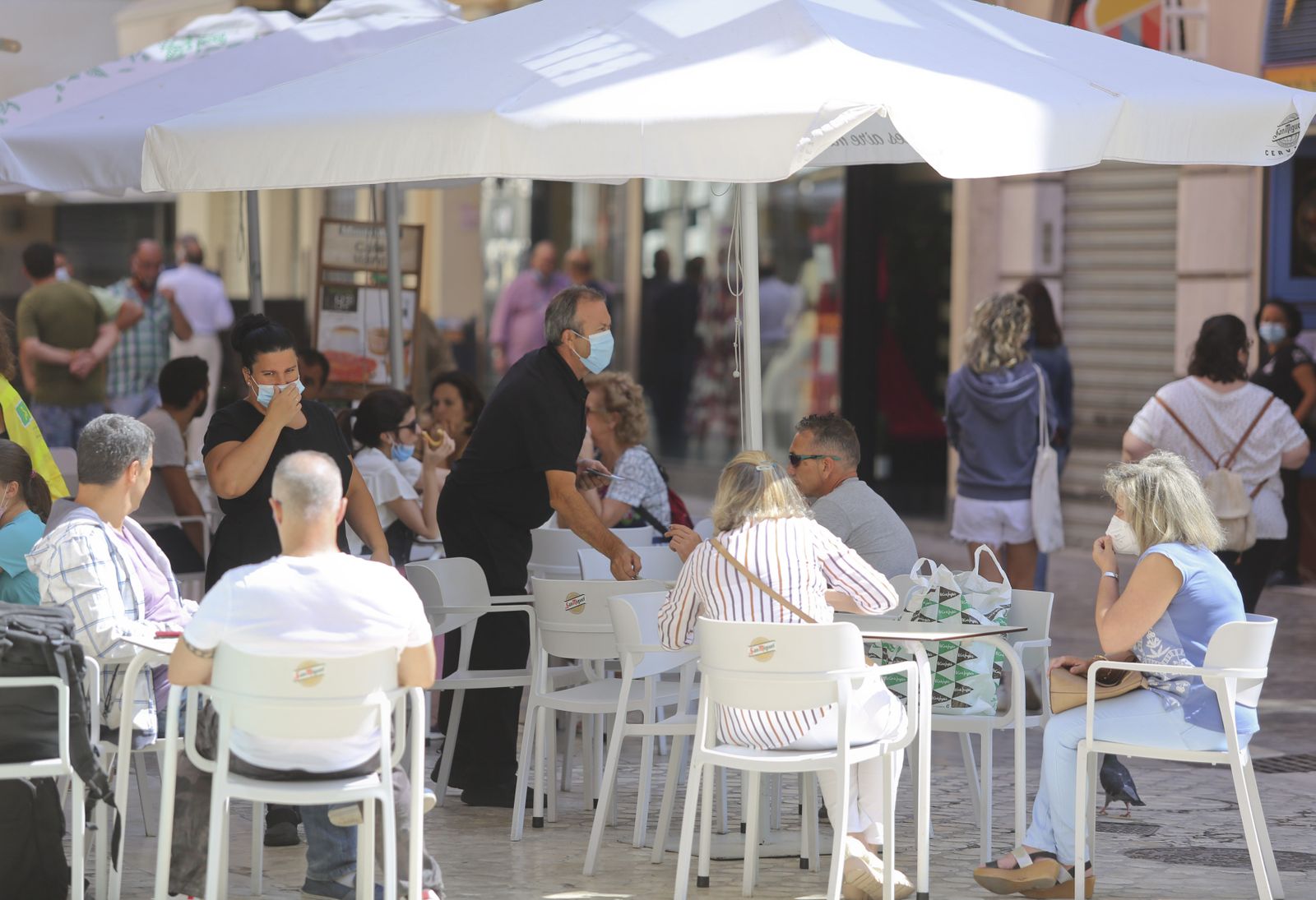 Fotos de los bares de Málaga, todavía a medio gas, en la recta final de la fase 3