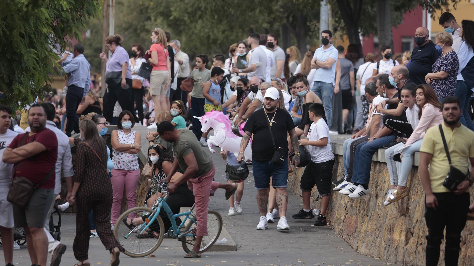 Expectación en la calle Galaxia.