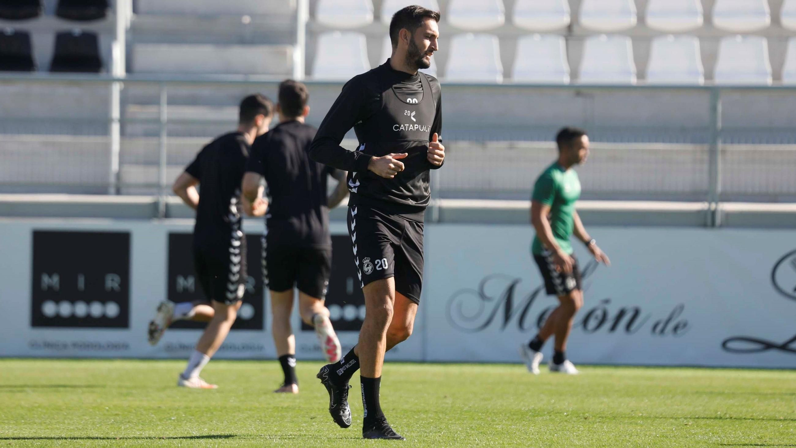 José Antonio González, baja inesperada por enfermedad, en un entrenamiento