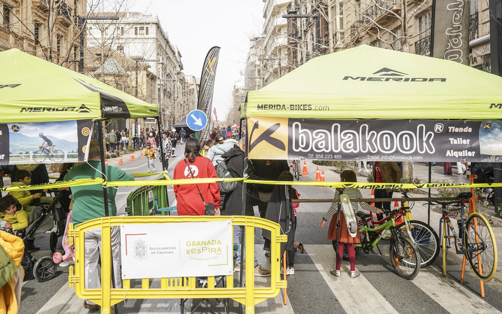 El Día Sin Coche llena de ciudadanos la Gran Vía de Granada