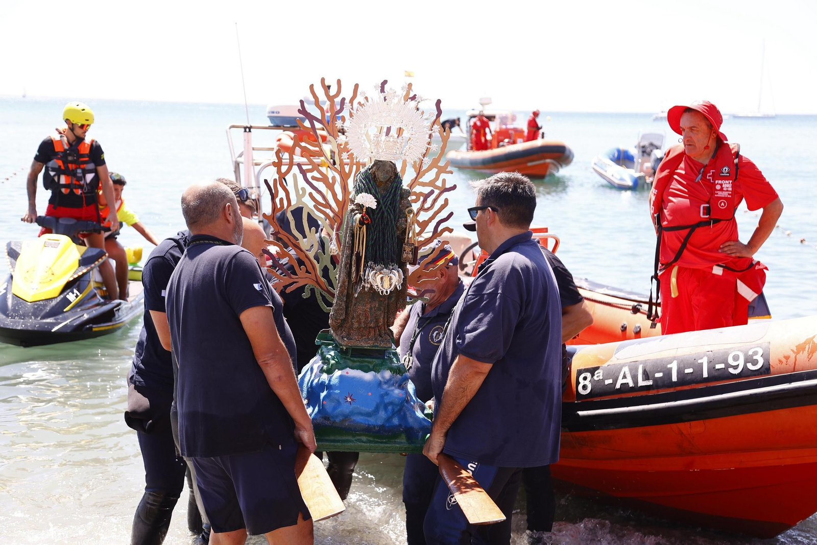 La procesión en Málaga de la Virgen del Carmen de los submarinistas, en imágenes