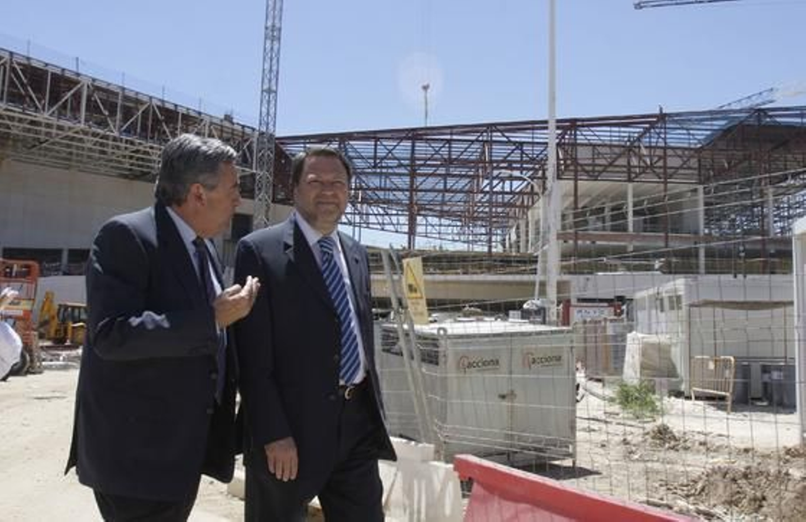 Alfredo Sánchez Monteseirín visita las obras de ampliación del Palacio de Exposiciones y Congresos.  Foto: José Ángel García