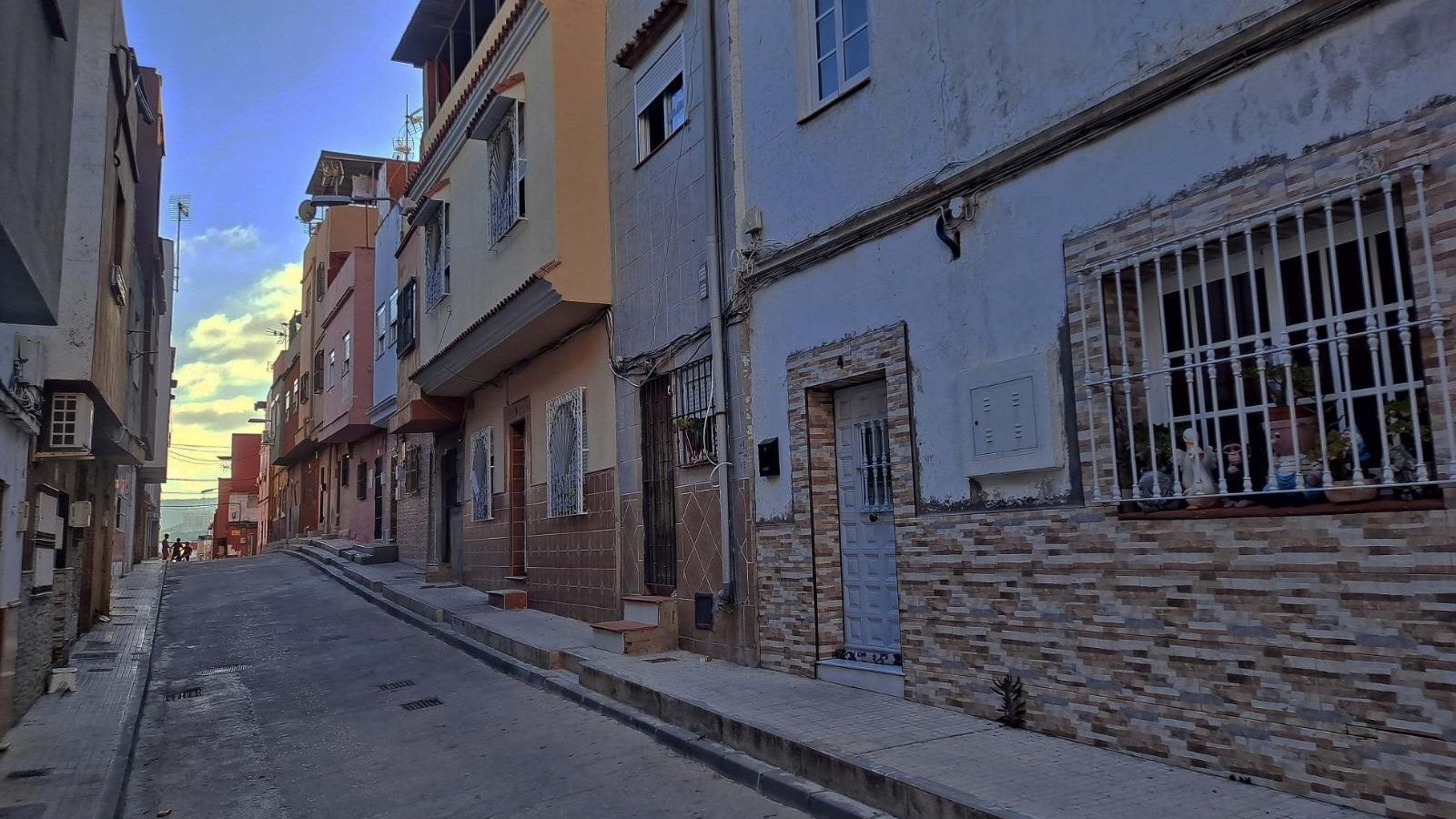 Un tramo de la calle Teruel, donde se registraron los incidentes el viernes y sábado. Un tramo de la calle Teruel, donde se registraron los incidentes el viernes y sábado.