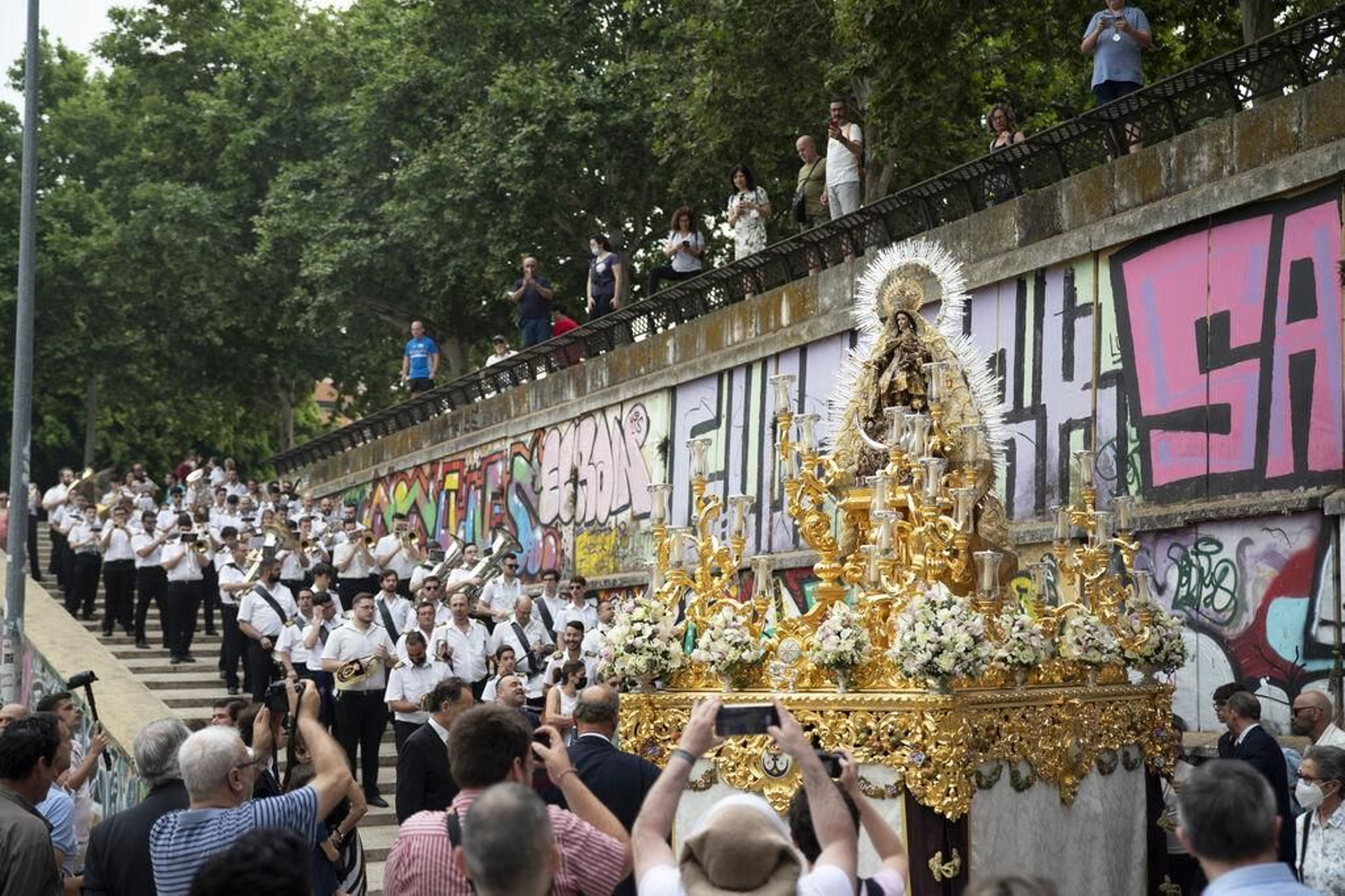 El Carmen de Calatrava en el embarque para su procesión fluvial