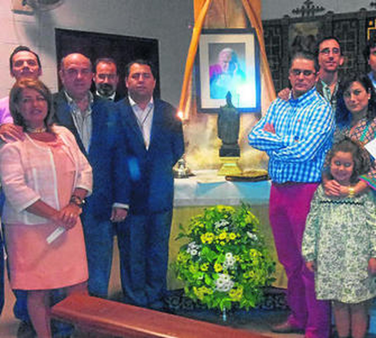 La junta de gobierno junto a Muñoz Natera tras donar el boceto.