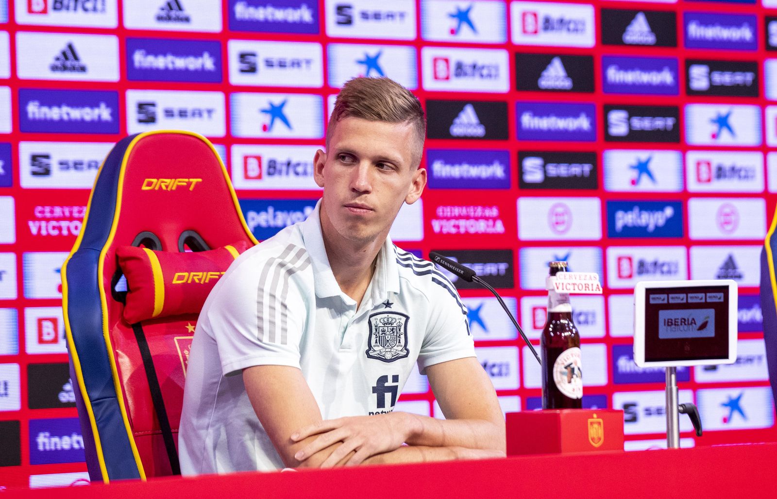 Dani Olmo, durante la rueda de prensa que ofreció en Las Rozas.