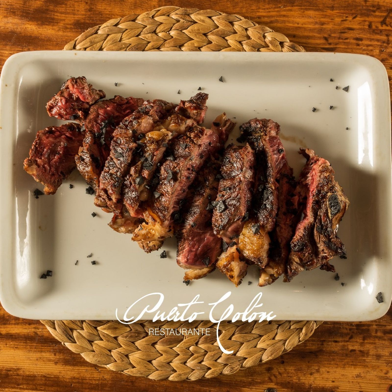 Restaurante Puerto Colón: comer junto al monumento más famoso de Huelva