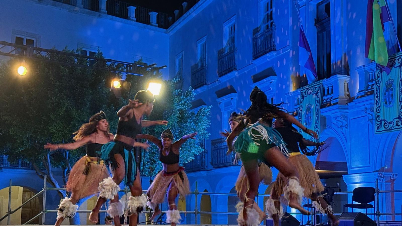 Actuación del grupo de danza tradicional angoleño.