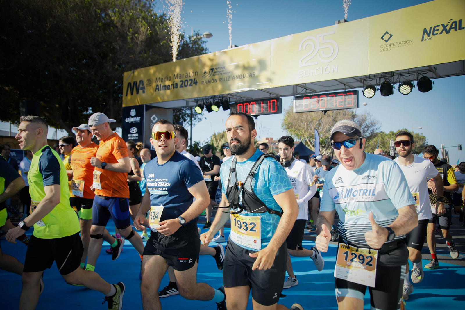 Imágenes de la salida de la Media maratón Ciudad de Almería