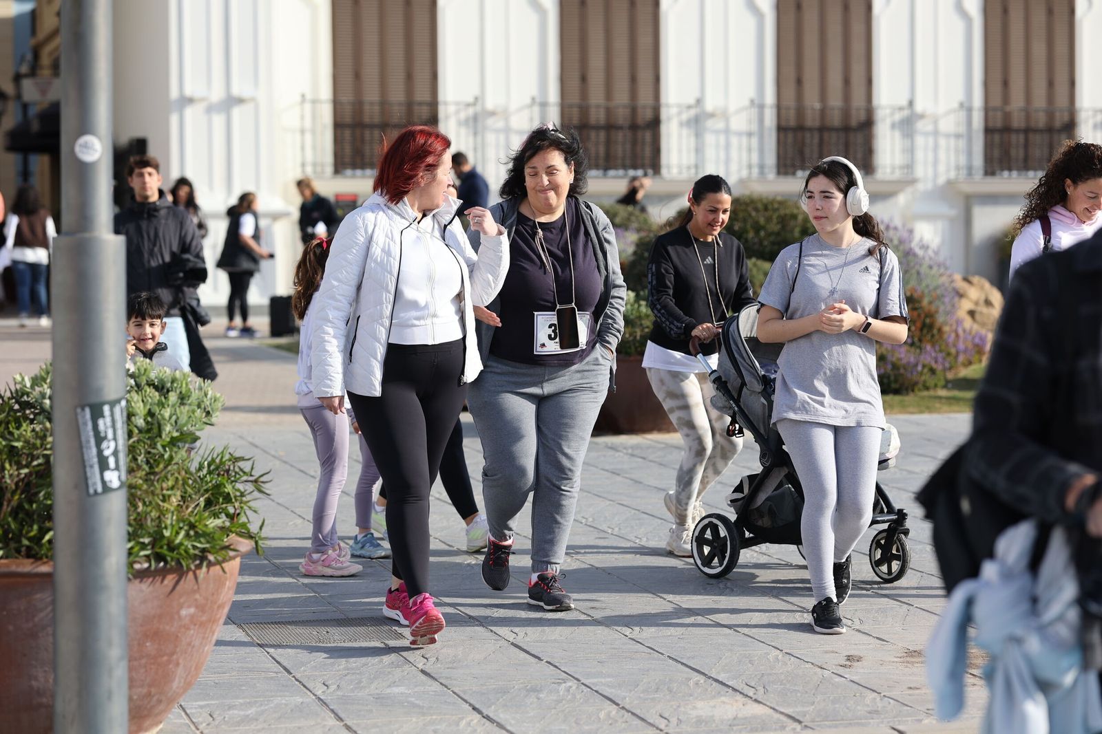 La Carrera Solidaria por el Día de la Mujer McArthurGlen, en fotos