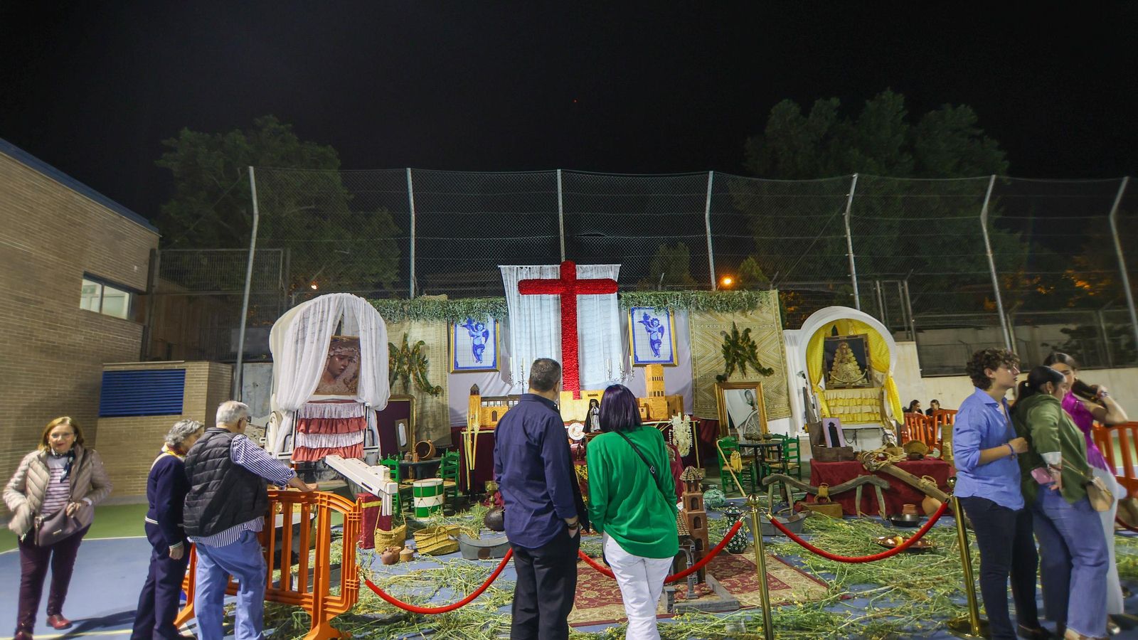 Búscate en las mejores fotos de las Cruces en Granada