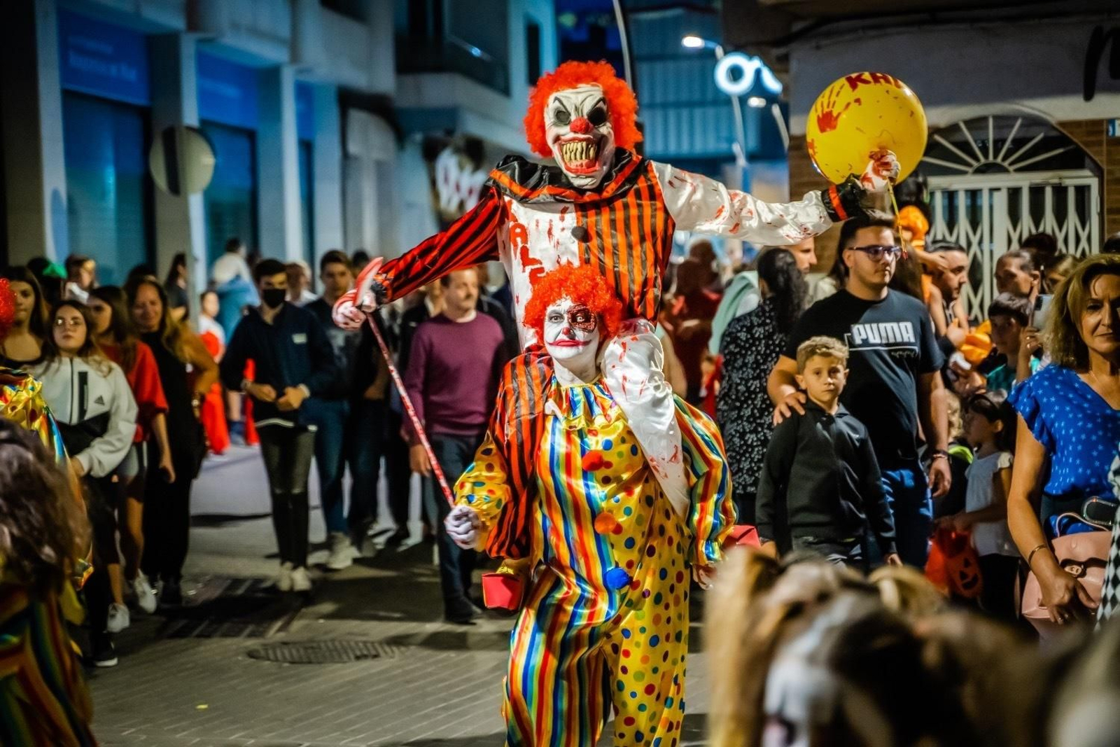 Noche en Negro en Roquetas de Mar