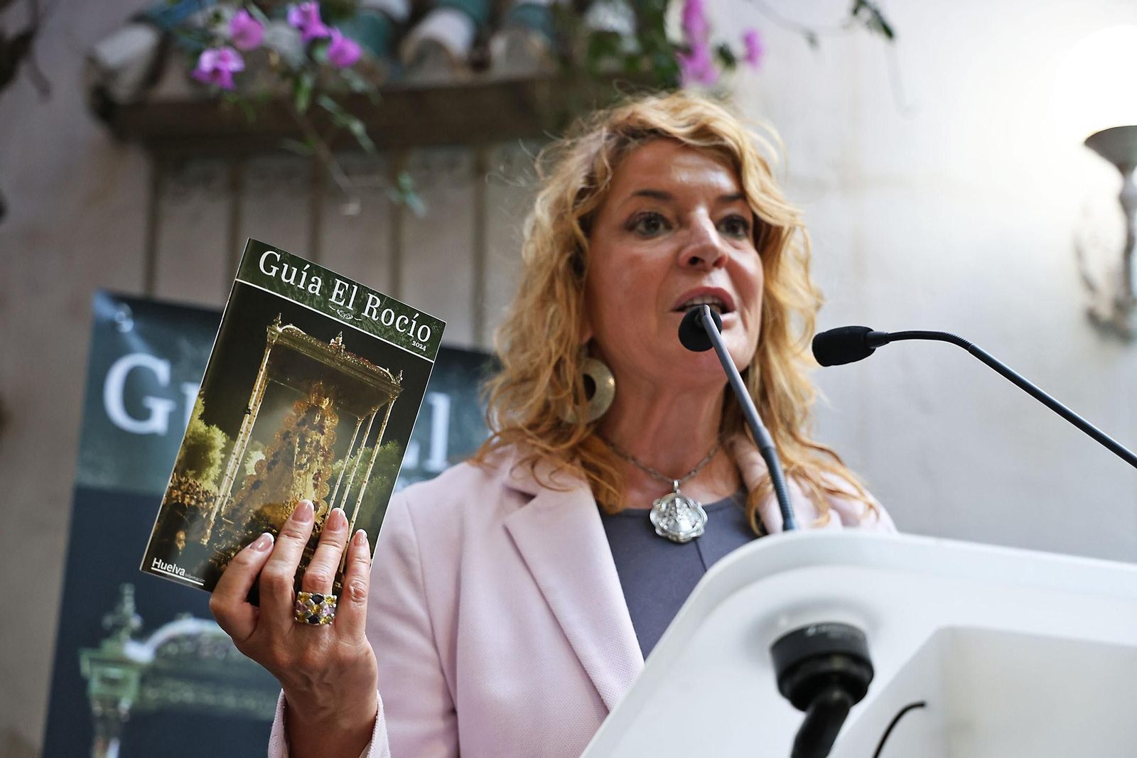 Imágenes de la presentación de la Guía del Rocío 2024 de Huelva Información