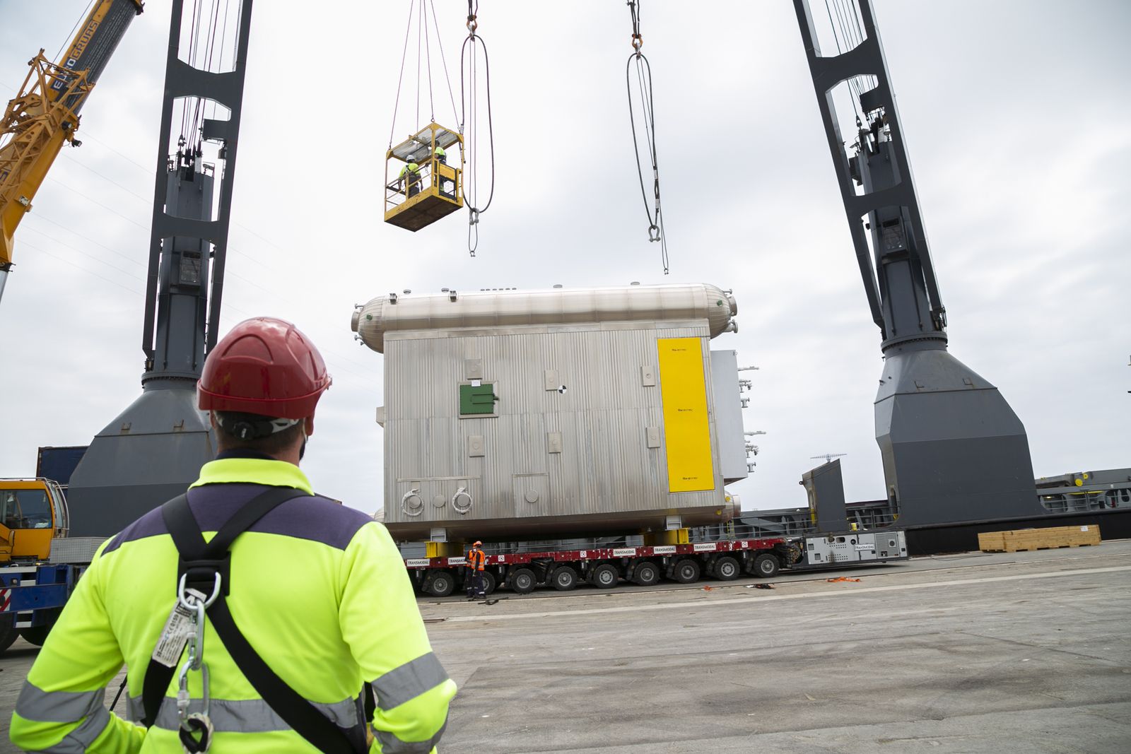 Traslado de una de las calderas.