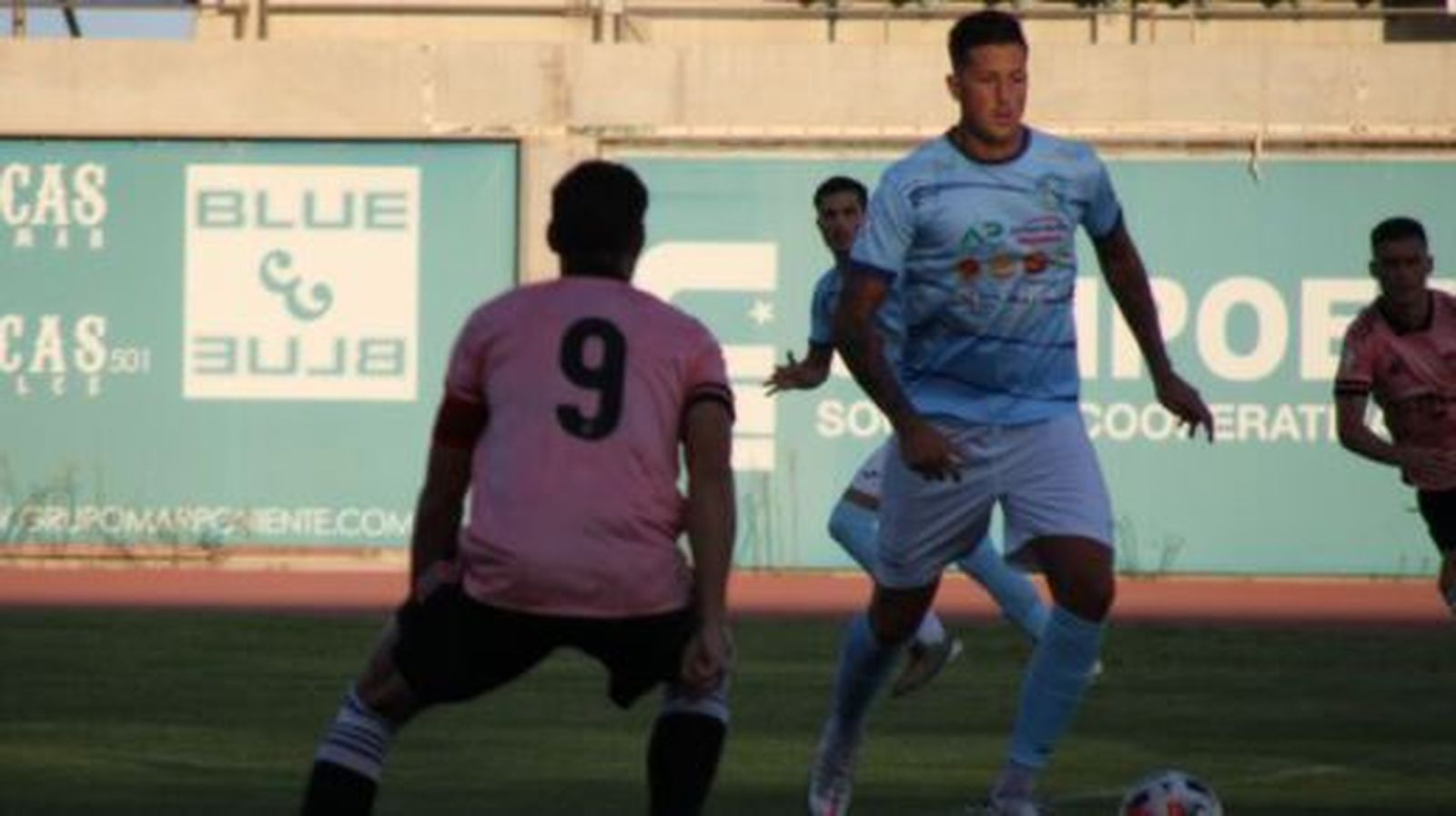 Leo, en un partido amistoso en verano.