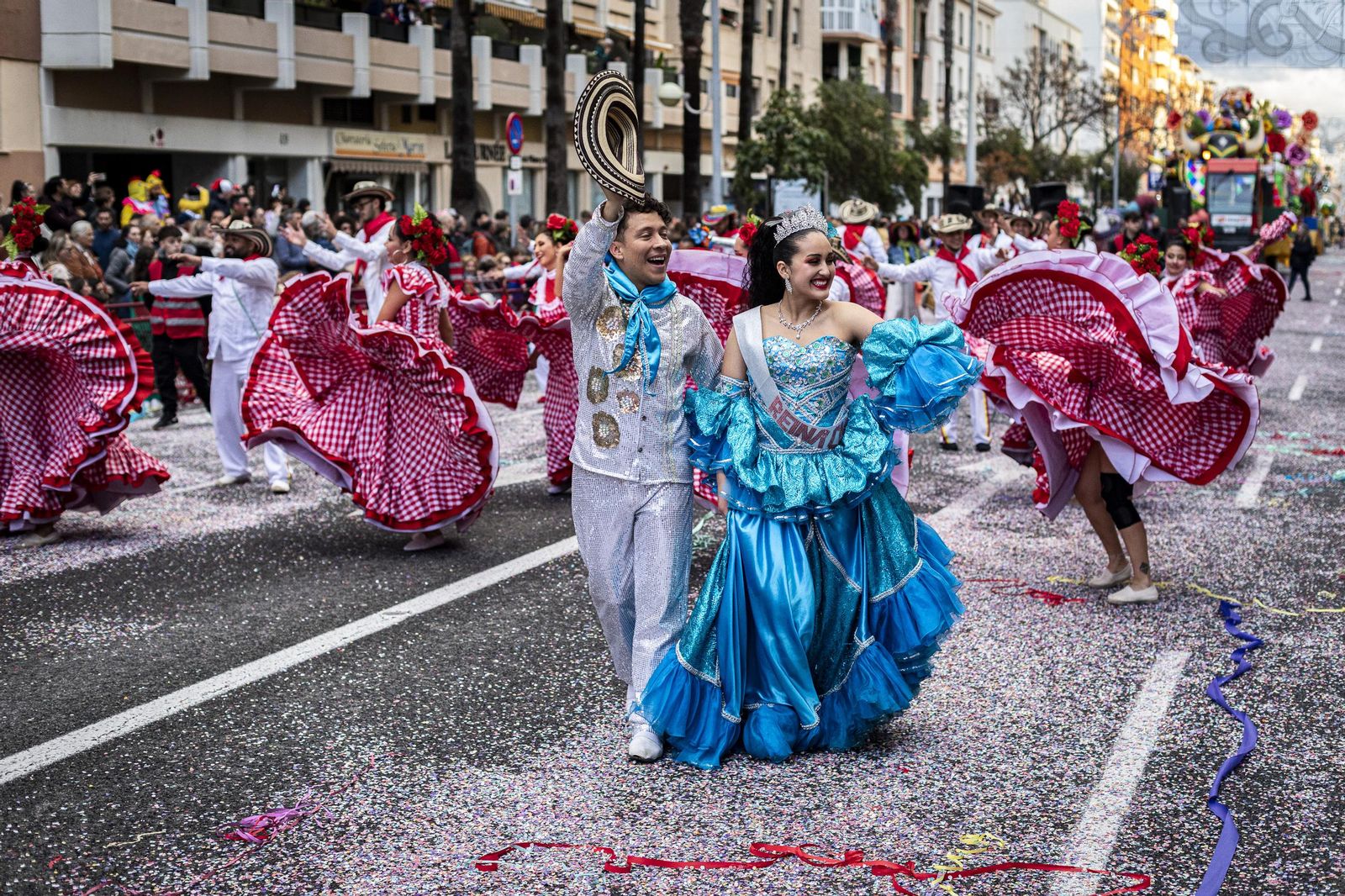Búscate entre las mejores imágenes de la Cabalgata Magna
