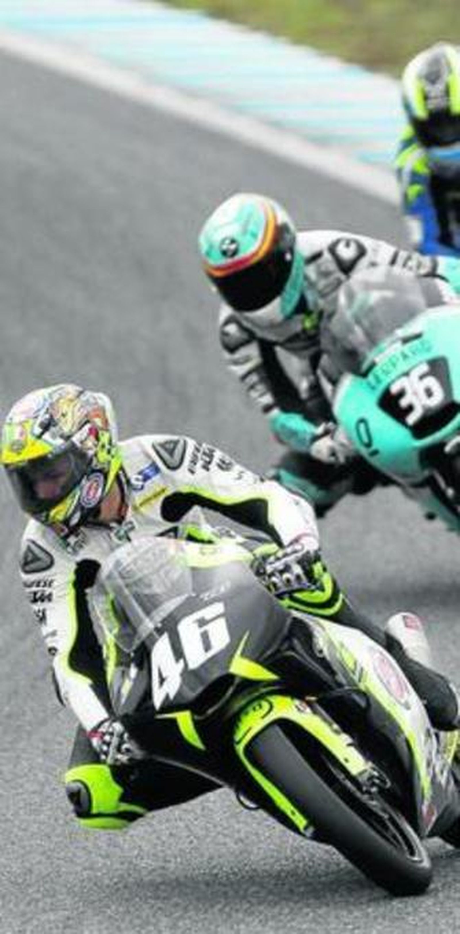 Nicolo Bulega, hijo del expiloto Davide, lidera la segunda de Moto3.