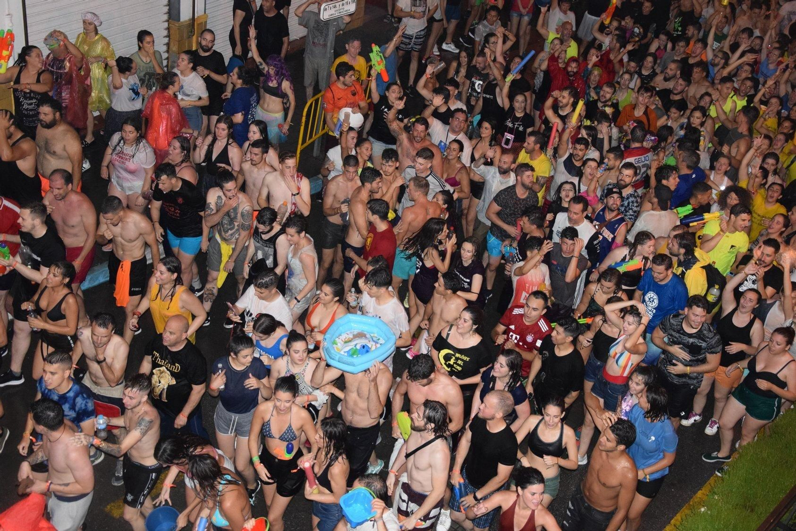 Lanjarón comienza a repartir la entrada para la Noche del Agua de 2022