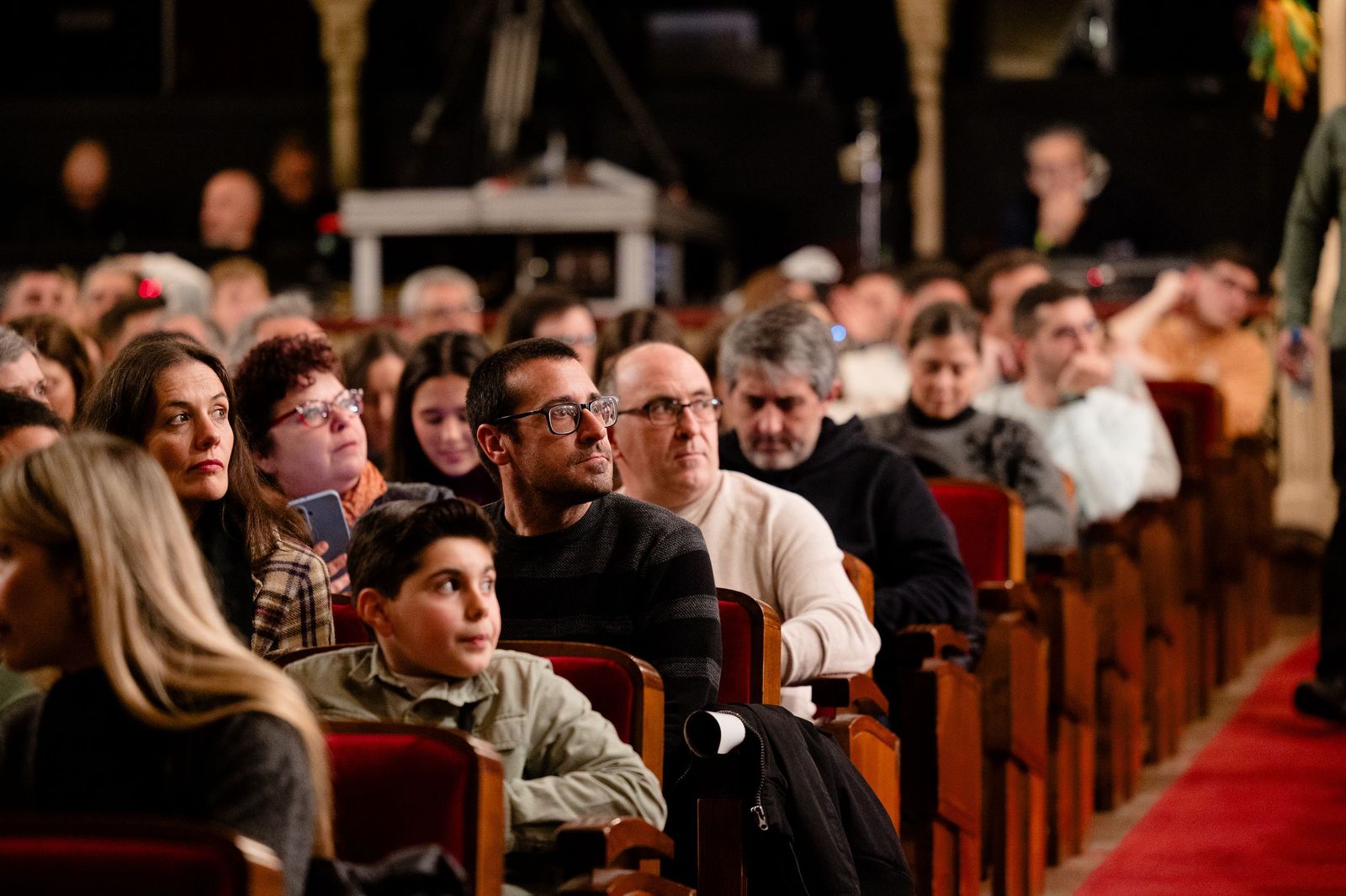 Búscate entre las mejores imágenes de la sexta sesión de cuartos de final del COAC 2026