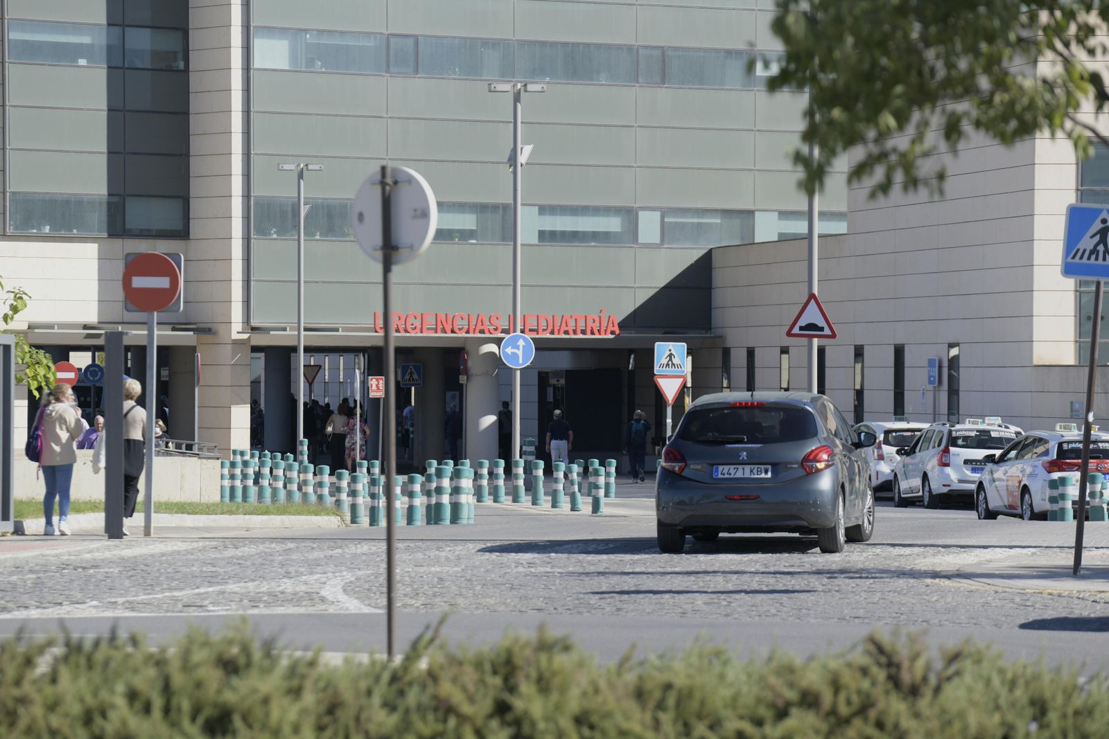 Imagen del acceso a la zona de Urgencias del Hospital Clínico San Cecilio