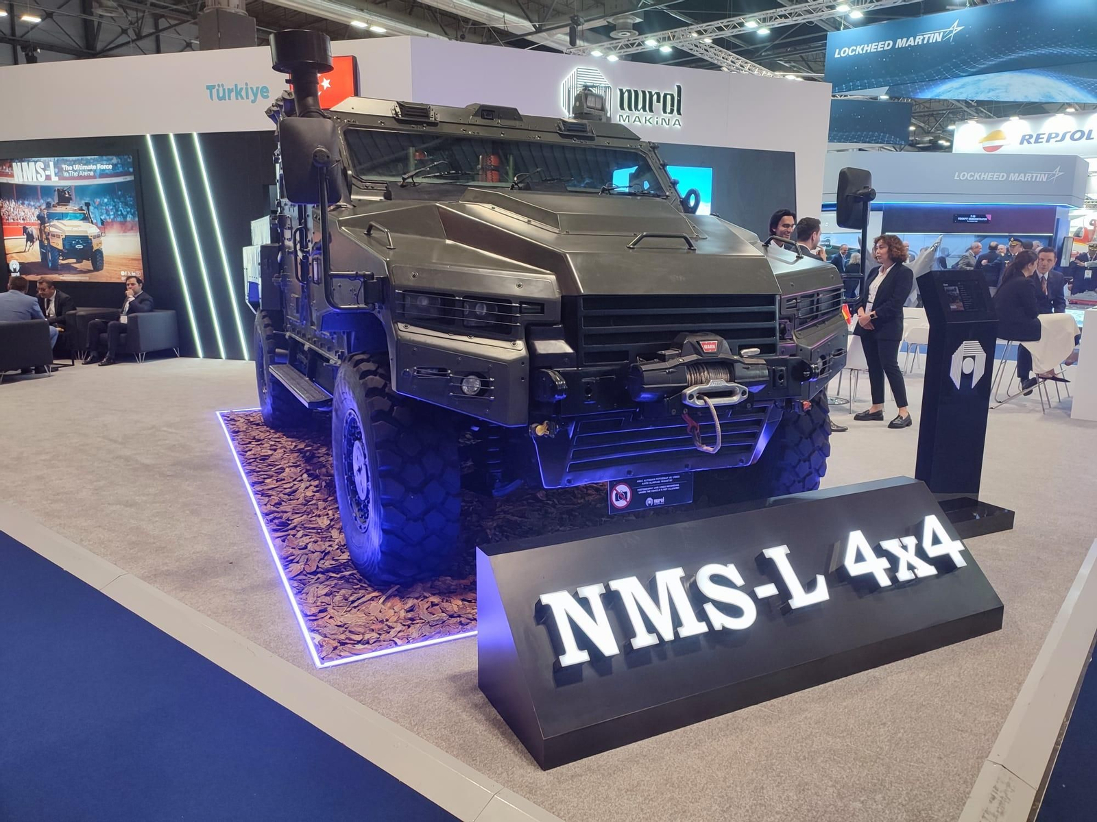 La industria de la defensa muestra lo último en vehículos y equipos