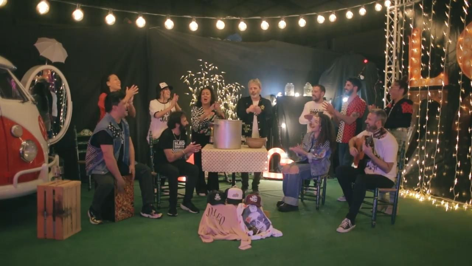 Vídeo de Jaleo Shirts felicitando la Navidad Vídeo de Jaleo Shirts felicitando la Navidad