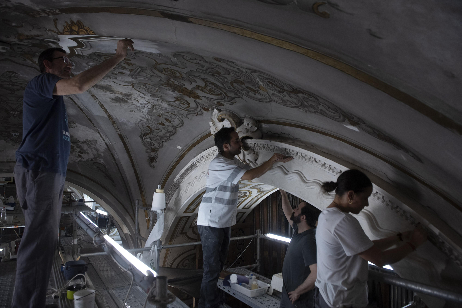 Todas las imágenes de la restauración de las pinturas en la Parroquia de la Magdalena