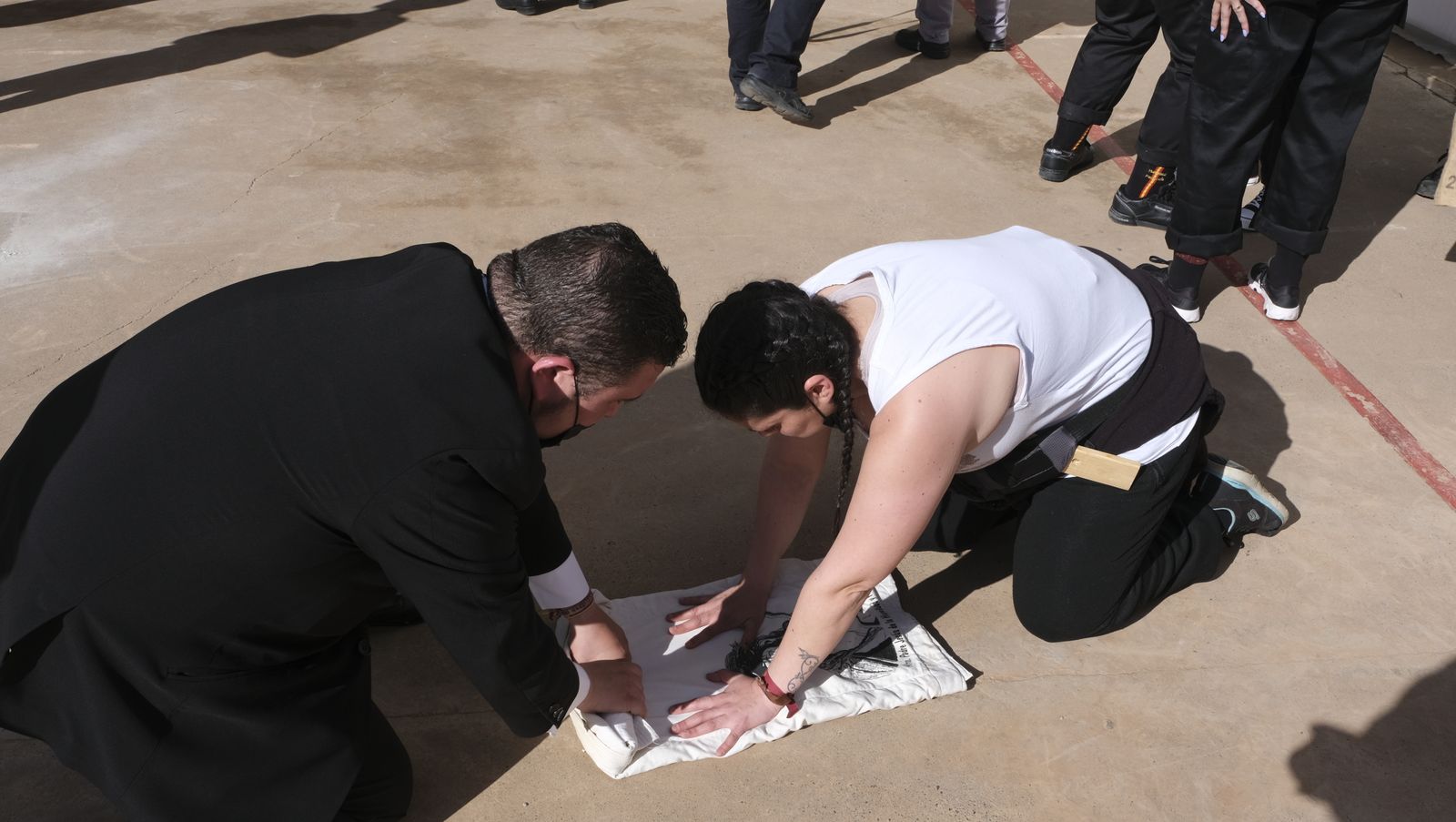 Fotogalería de la procesión de Coronación. Semana Santa Almería 2022.