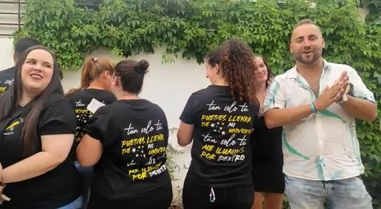 Locura por Manuel Carrasco: Armando y Vanesa, los primeros en Isla Cristina Locura por Manuel Carrasco: Armando y Vanesa, los primeros en Isla Cristina