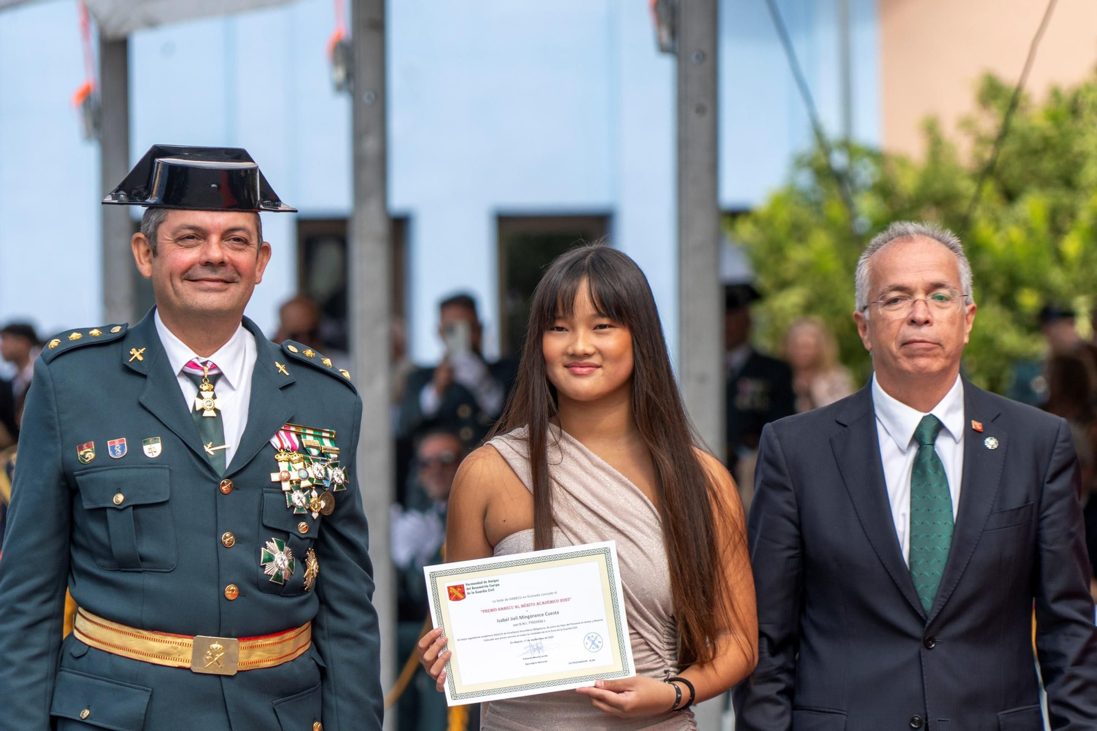 Fotos: emoción, homenajes y medallas en la Guardia Civil de Granada para festejar a su Patrona