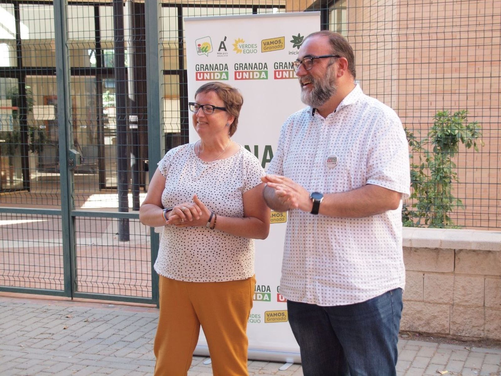 El candidato a la Alcaldía de Granada Unidfa, Paco Puentedura, y la número tres de la confluencia, Leticia García