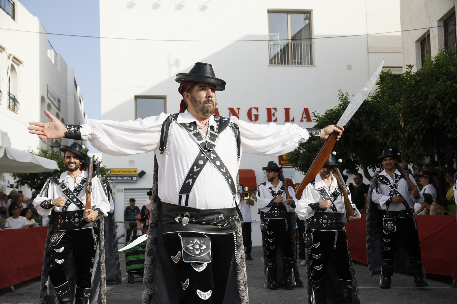 El gran desfile de Moros y Cristianos de Mojácar, en imágenes
