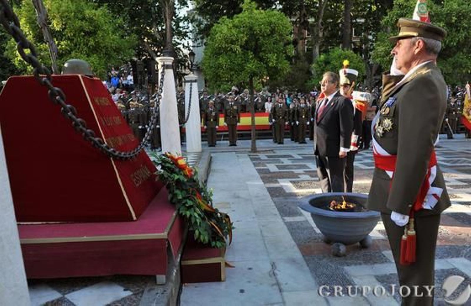 Las imágenes de la jura de bandera y el desfile militar del Día de San Fernando