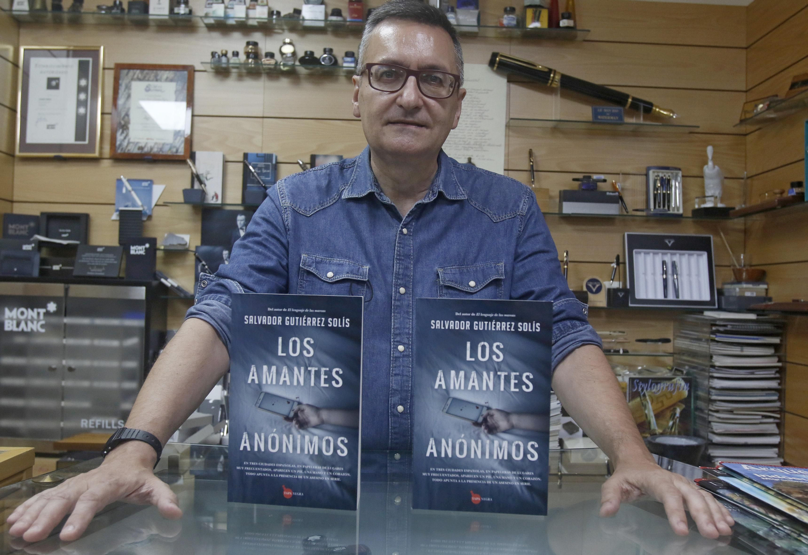 Salvador Gutiérez Solís presenta 'Los amantes anónimos'.