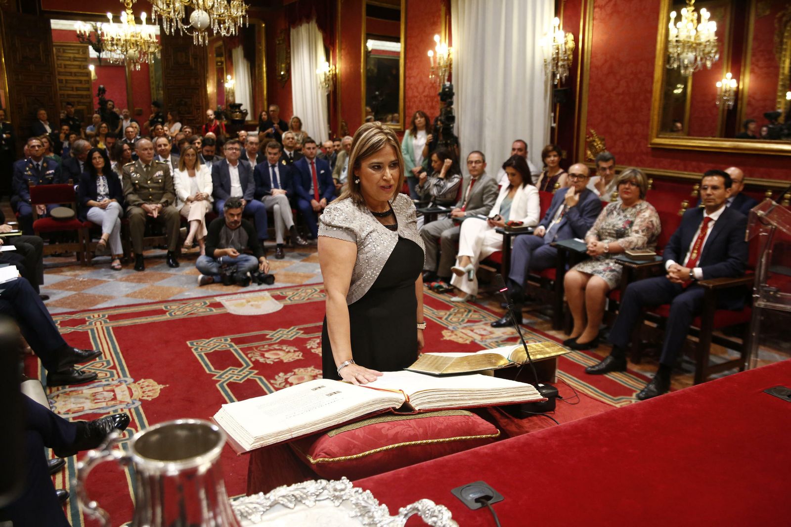 Las imágenes de la jornada de constitución del Ayuntamiento de Granada