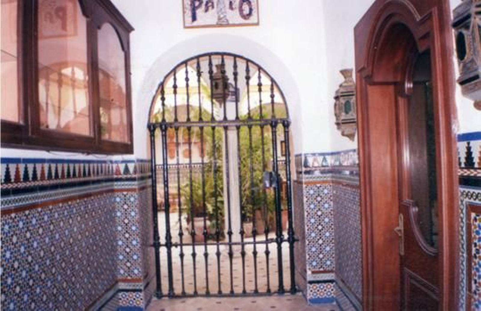 Patio en la calle San Felipe.