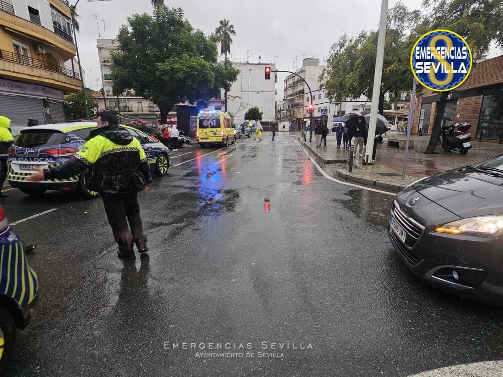 La Policía Local de Sevilla investiga el atropello de un menor de 13 años, con lesiones graves, y su madre