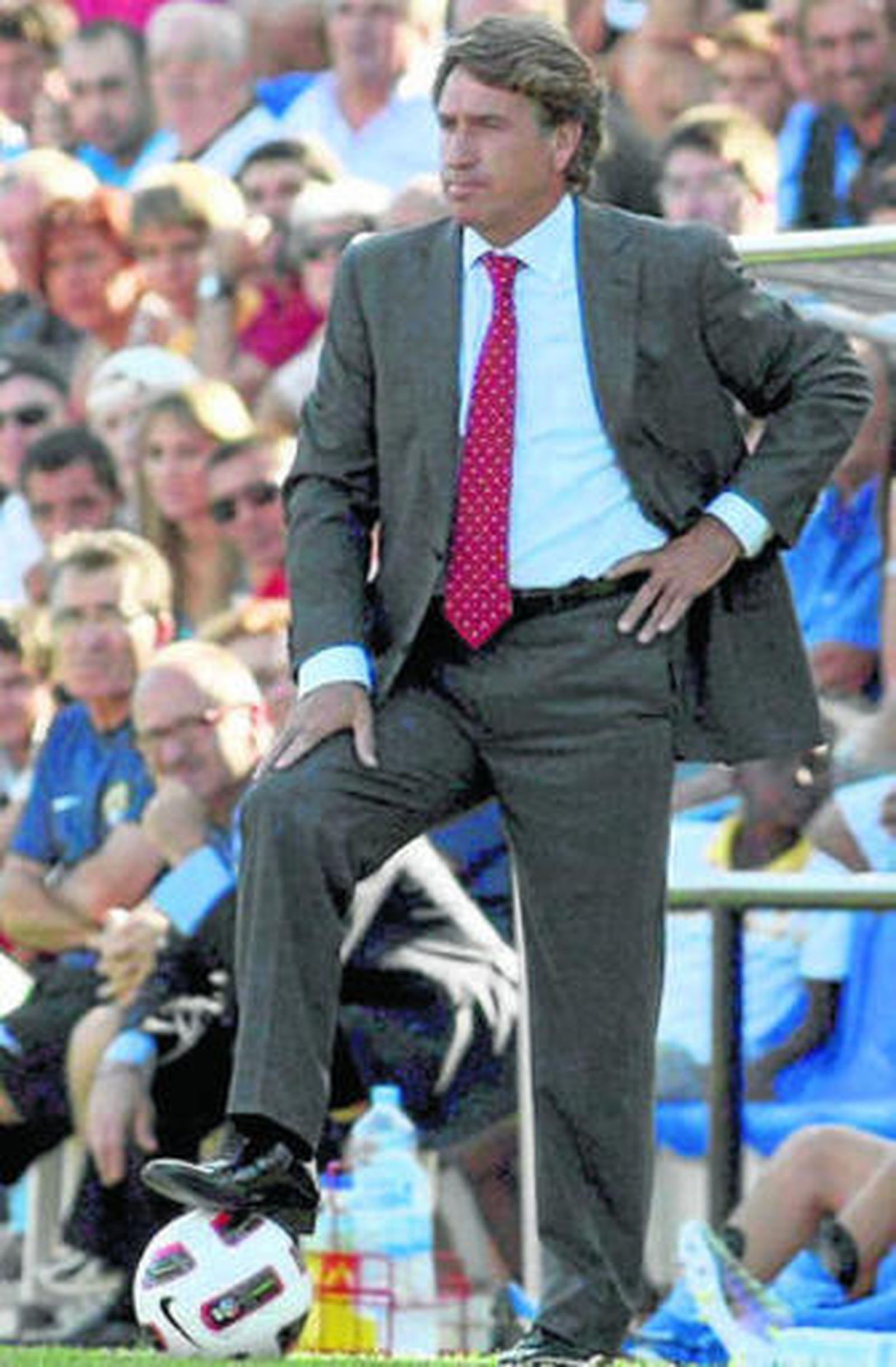 Esteban Vigo tiene la pelota de la decisión en sus pies.