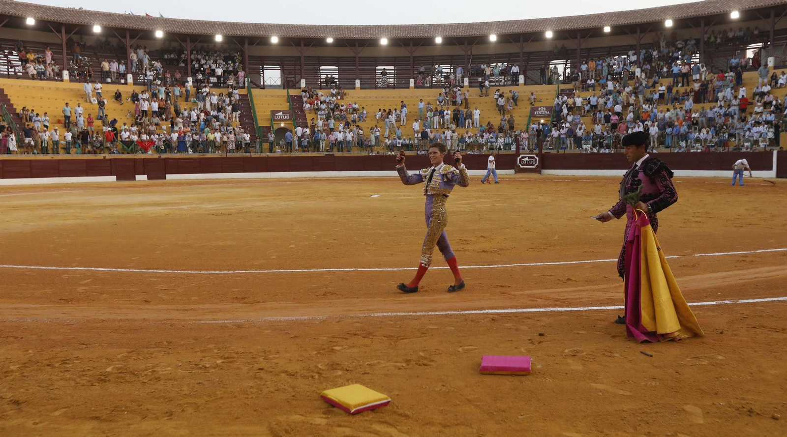 La reaparición de Borja Jiménez con toros de Victorino Martín en la Feria de La Línea , en imágenes