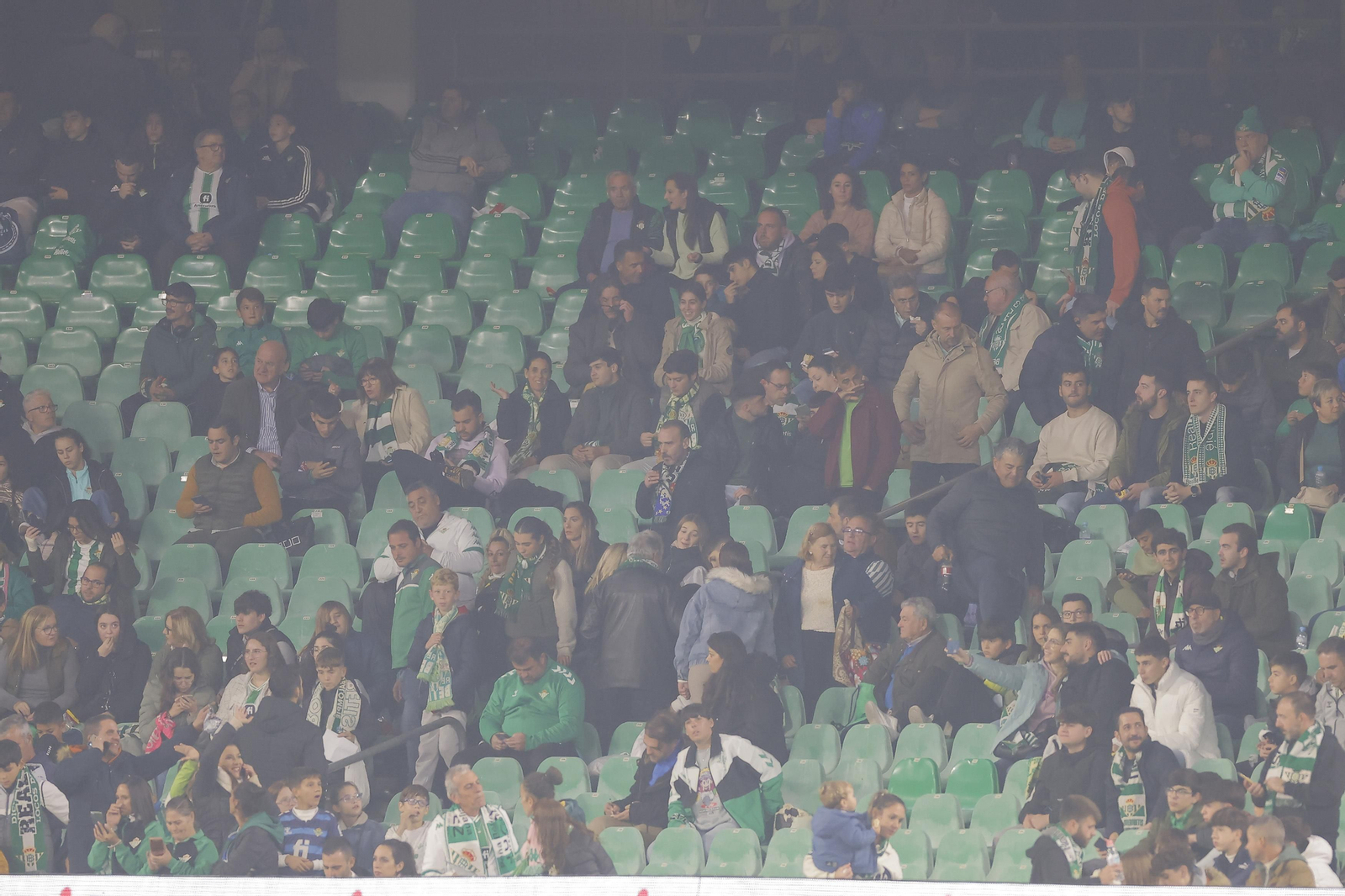 Búscate en las fotos del Betis-Las Palmas