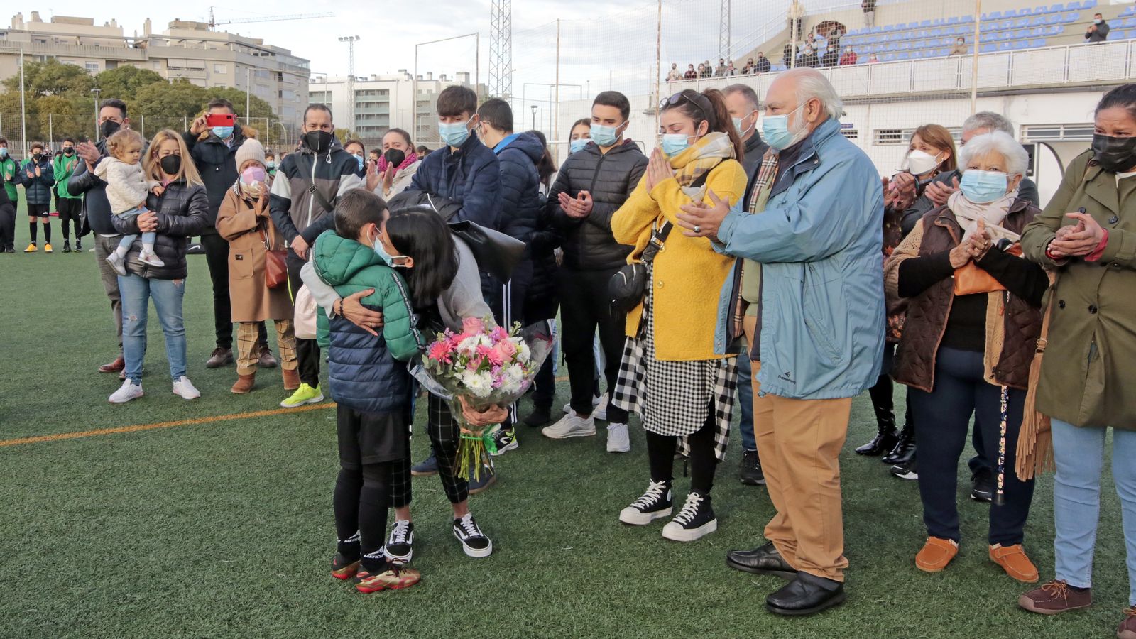 Emotivo homenaje de todo el Pueblo Nuevo a su entrenador