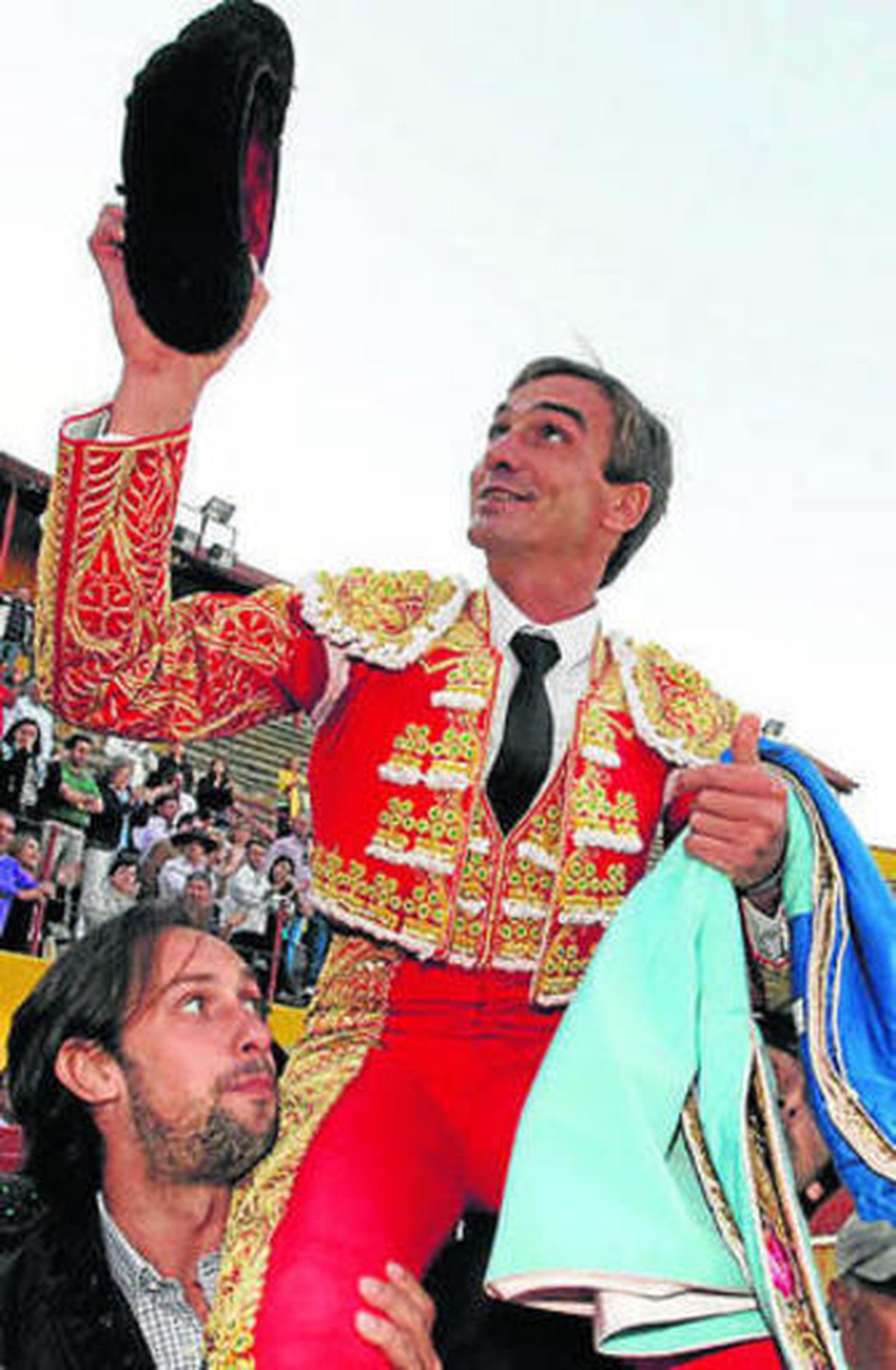 Sánchez, a hombros en su retirada.