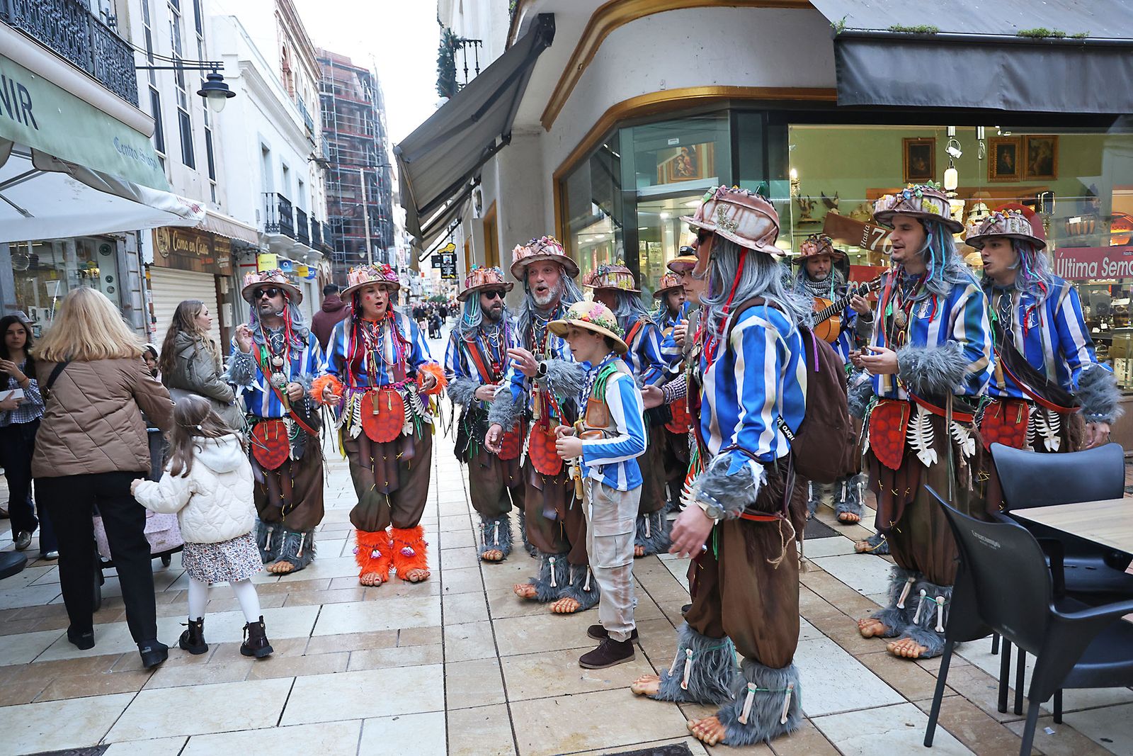 Las agrupaciones del Carnaval Colombino toman las calles del centro de Huelva