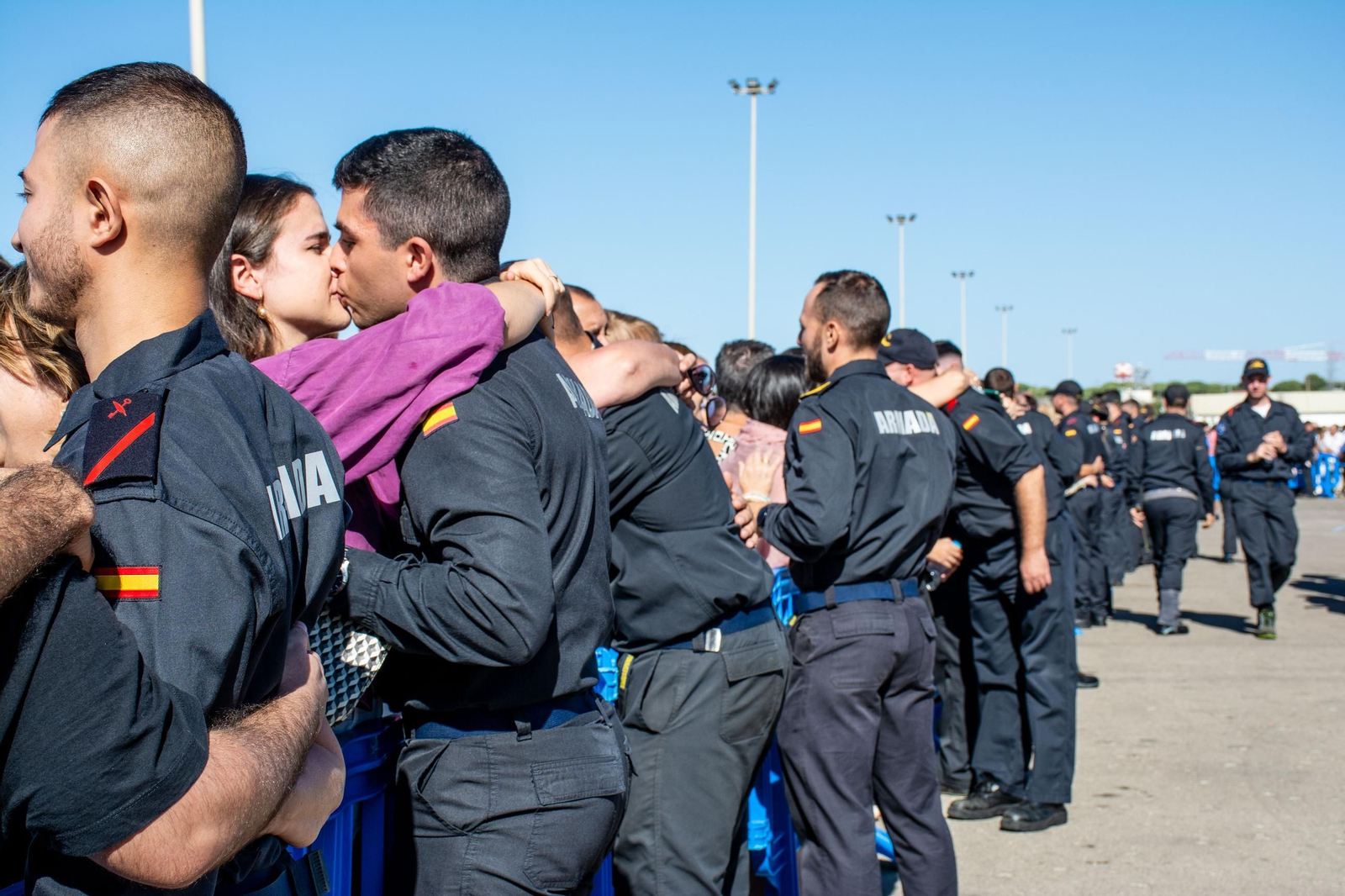 Las imágenes de la despedida de la fragata 'Santa María' de la Armada, rumo a la misión Atalanta
