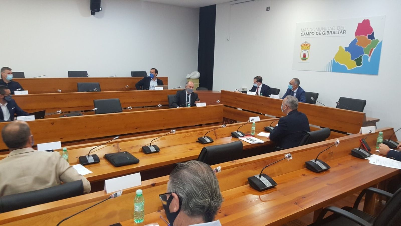 El Consejo de Alcaldes reunido este viernes, con Juan Franco a la izquierda