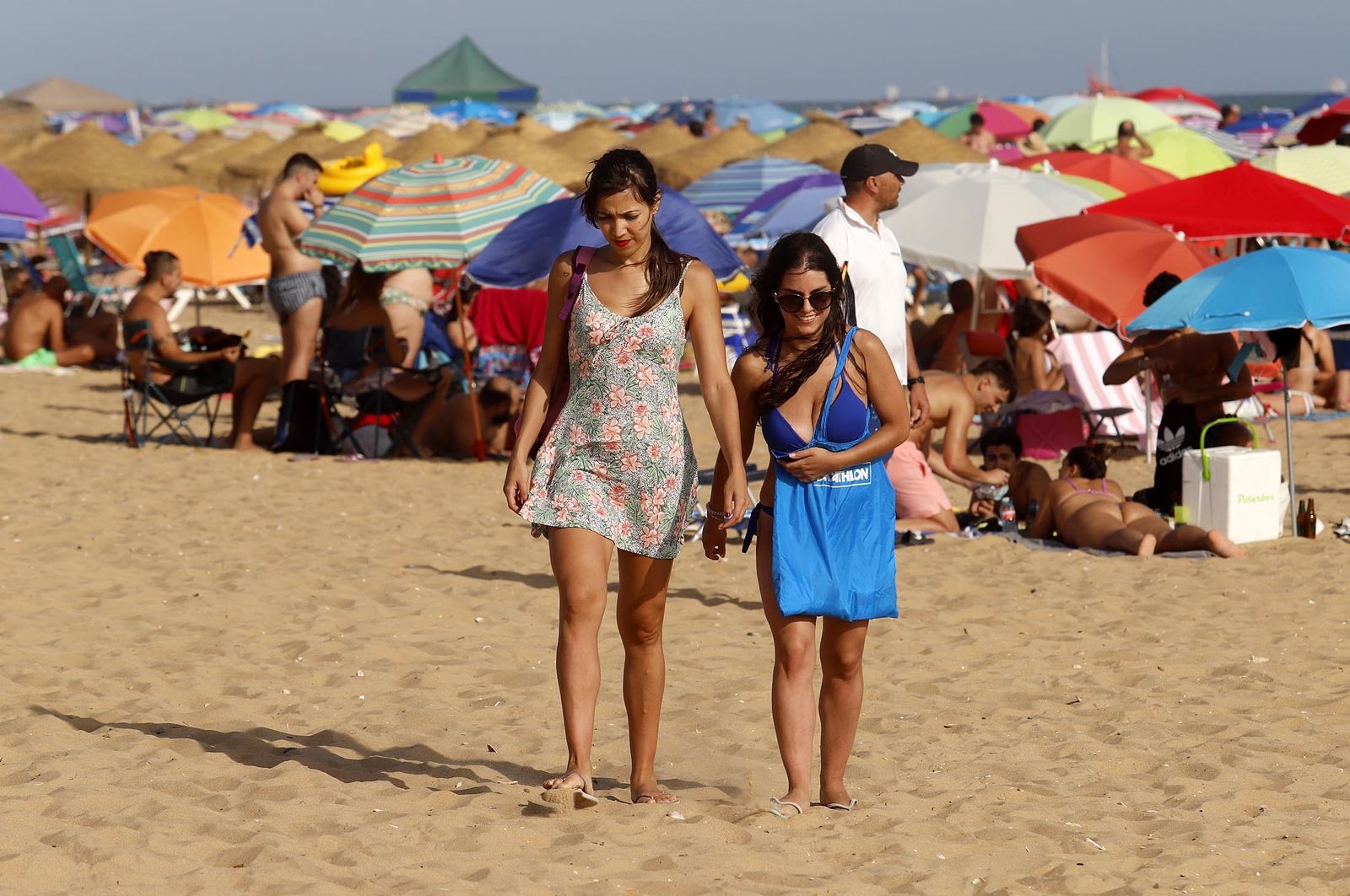 Un día en las playas de Huelva, en imágenes