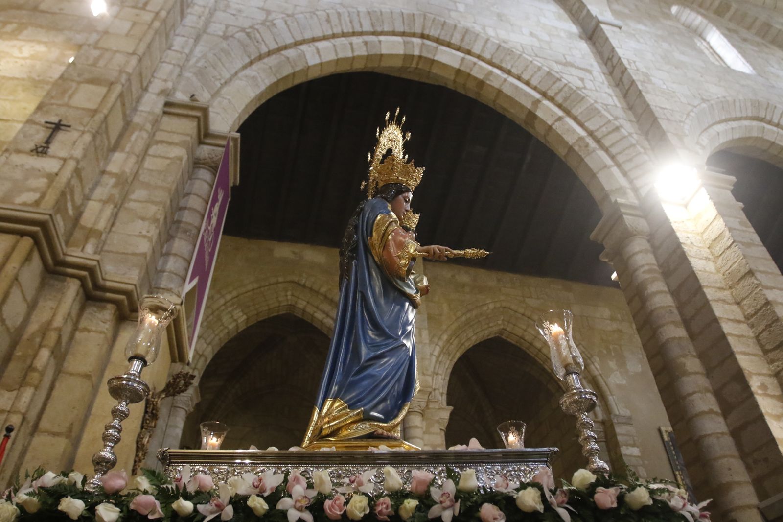 El traslado de María Auxiliadora de Córdoba tras su restauración, en imágenes