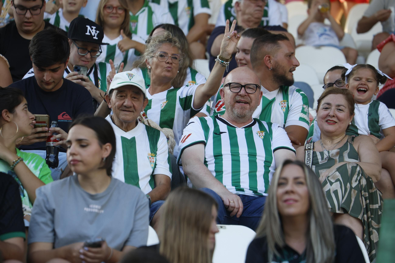 Las mejores fotos del ambiente en El Arcángel para el Córdoba CF - Real Betis