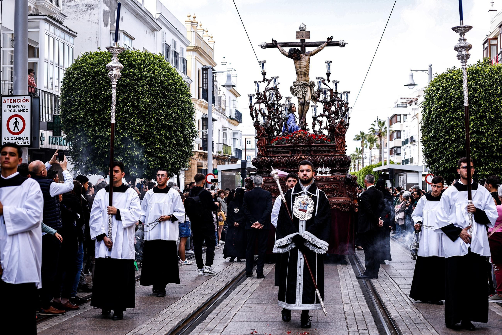 Imágenes de la salida de Desamparados en la Semana Santa de San Fernando 2025